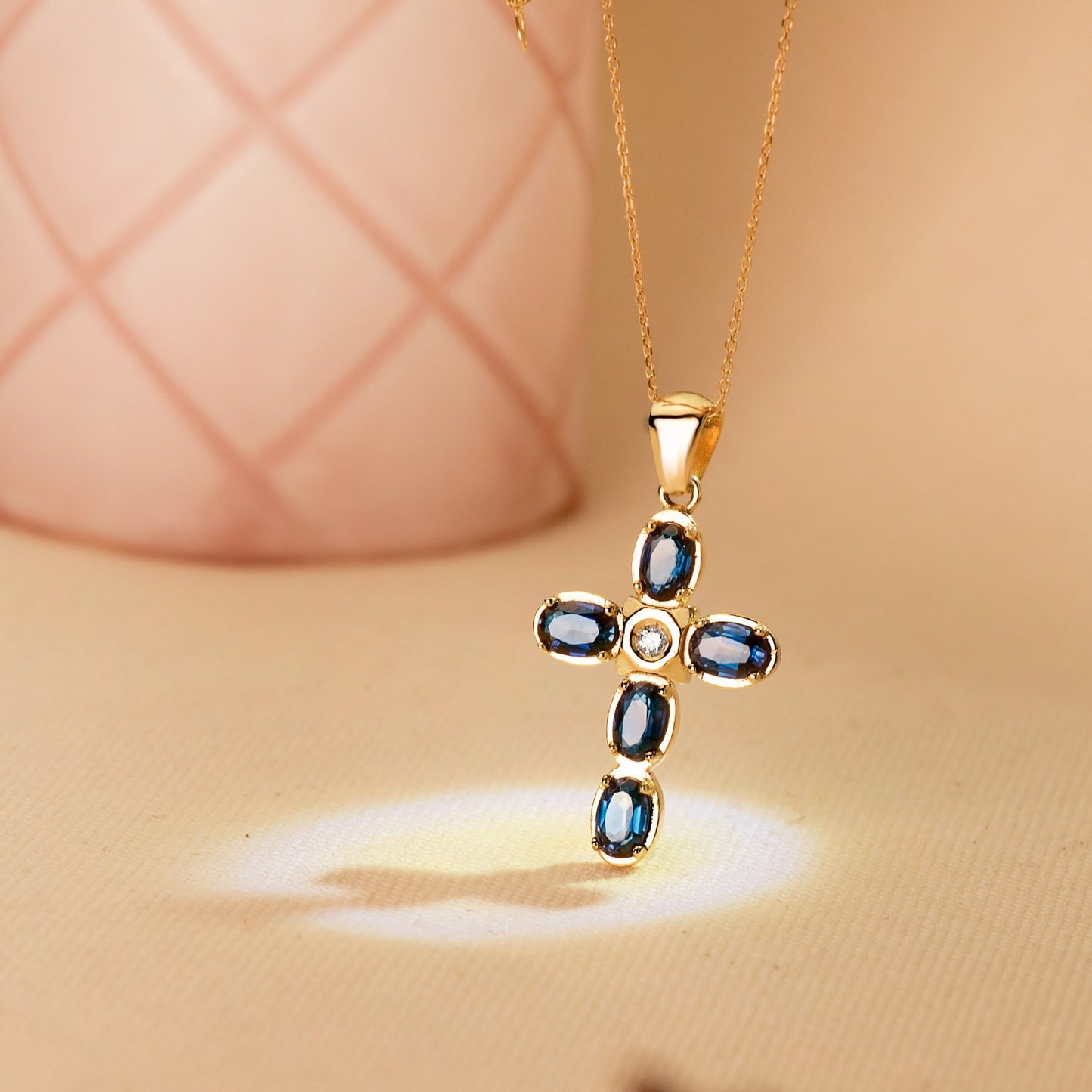 Croix Or 18 Carats 750/000 Saphirs et Diamant